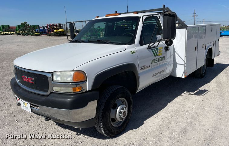 image for item DN4696 2001 GMC Sierra 3500  utility bed pickup truck