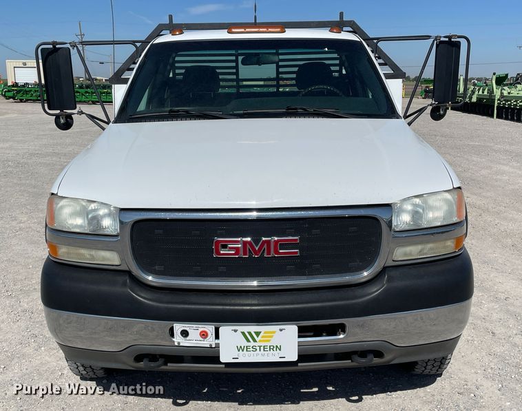 image for item DN4696 2001 GMC Sierra 3500  utility bed pickup truck