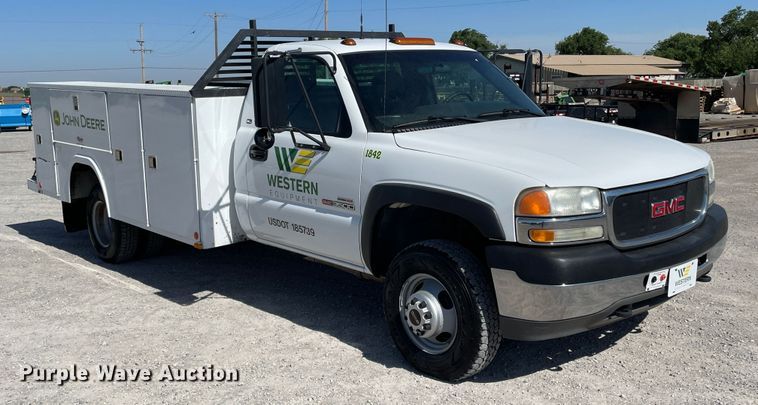 image for item DN4696 2001 GMC Sierra 3500  utility bed pickup truck