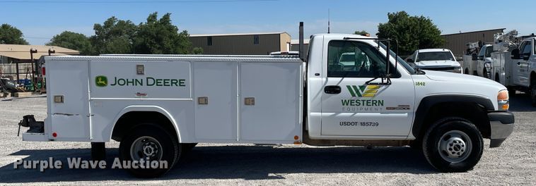 image for item DN4696 2001 GMC Sierra 3500  utility bed pickup truck