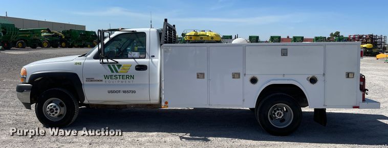 image for item DN4696 2001 GMC Sierra 3500  utility bed pickup truck
