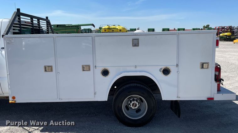 image for item DN4696 2001 GMC Sierra 3500  utility bed pickup truck