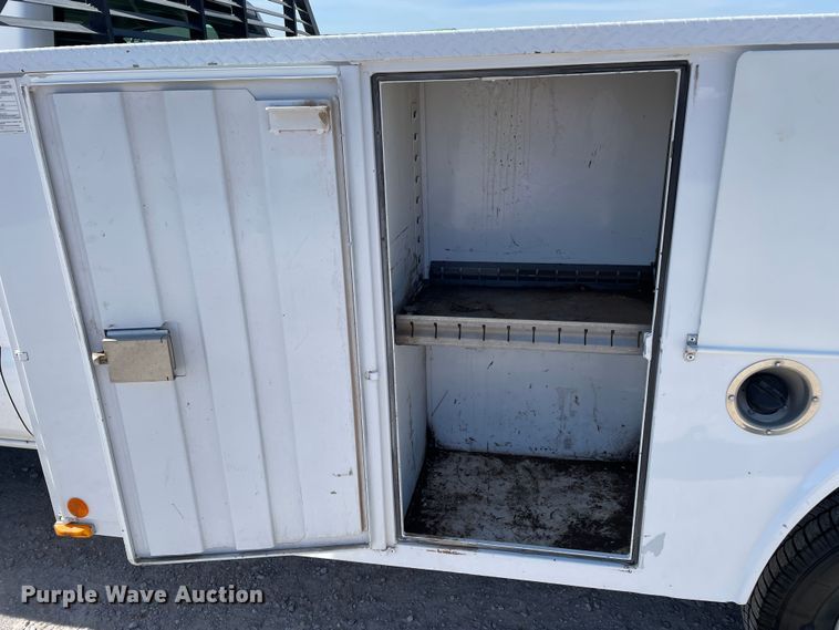 image for item DN4696 2001 GMC Sierra 3500  utility bed pickup truck