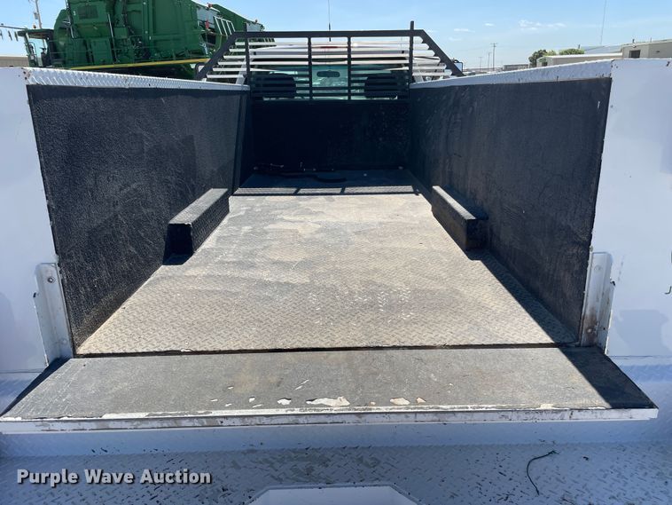 image for item DN4696 2001 GMC Sierra 3500  utility bed pickup truck