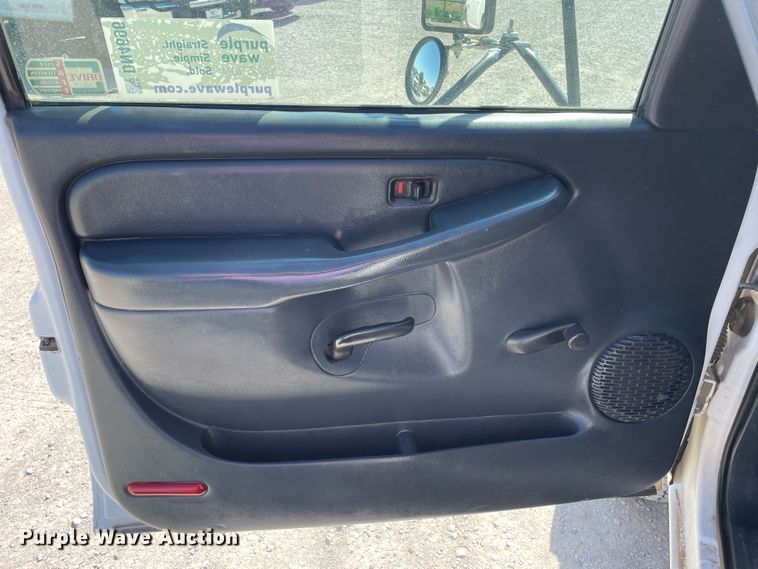 image for item DN4696 2001 GMC Sierra 3500  utility bed pickup truck