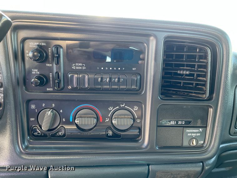 image for item DN4696 2001 GMC Sierra 3500  utility bed pickup truck