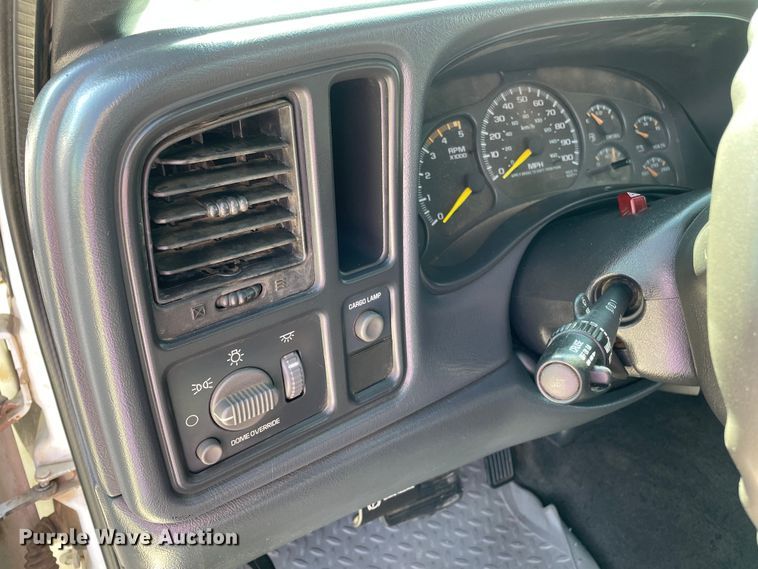 image for item DN4696 2001 GMC Sierra 3500  utility bed pickup truck