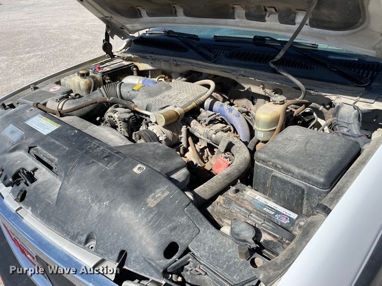 image for item DN4696 2001 GMC Sierra 3500  utility bed pickup truck