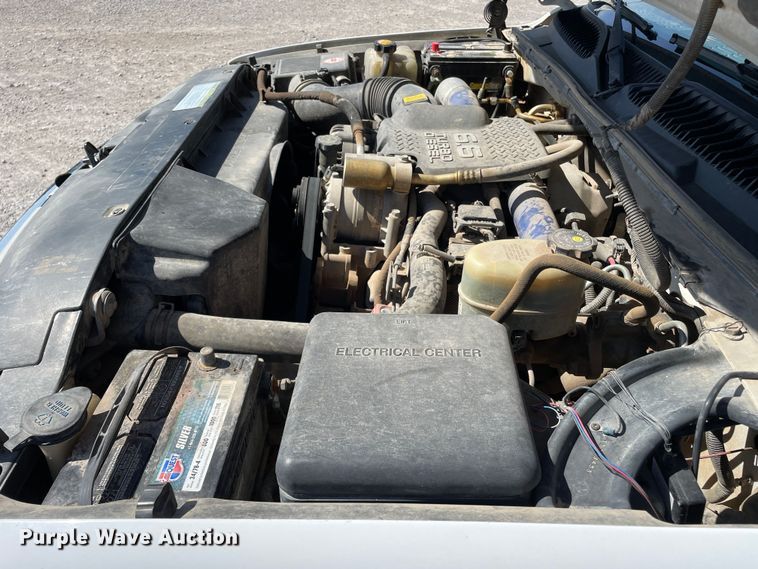 image for item DN4696 2001 GMC Sierra 3500  utility bed pickup truck