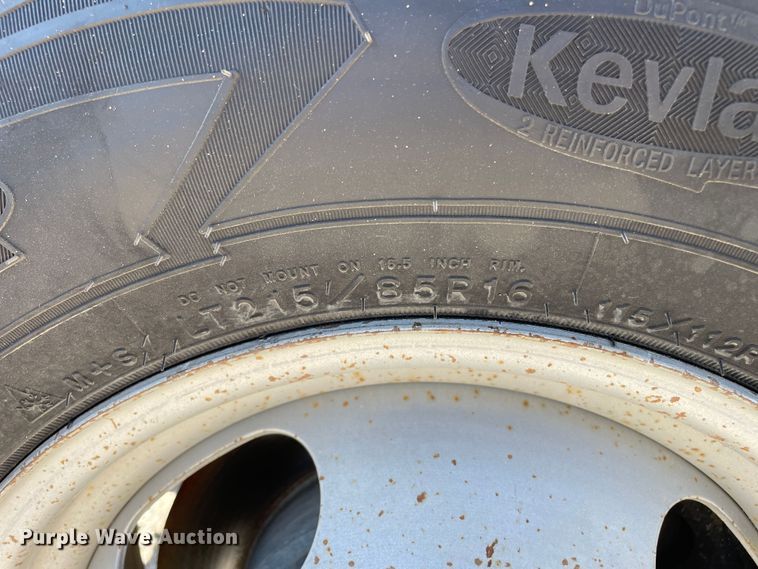 image for item DN4696 2001 GMC Sierra 3500  utility bed pickup truck