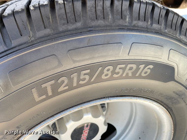 image for item DN4696 2001 GMC Sierra 3500  utility bed pickup truck