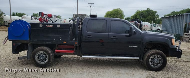 image for item DN6340 2013 GMC Sierra 3500HD  Crew Cab flatbed pickup truck with fuel delivery system