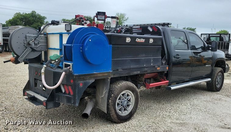 image for item DN6340 2013 GMC Sierra 3500HD  Crew Cab flatbed pickup truck with fuel delivery system