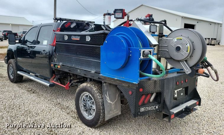 image for item DN6340 2013 GMC Sierra 3500HD  Crew Cab flatbed pickup truck with fuel delivery system