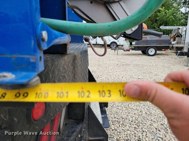 image for item DN6340 2013 GMC Sierra 3500HD  Crew Cab flatbed pickup truck with fuel delivery system