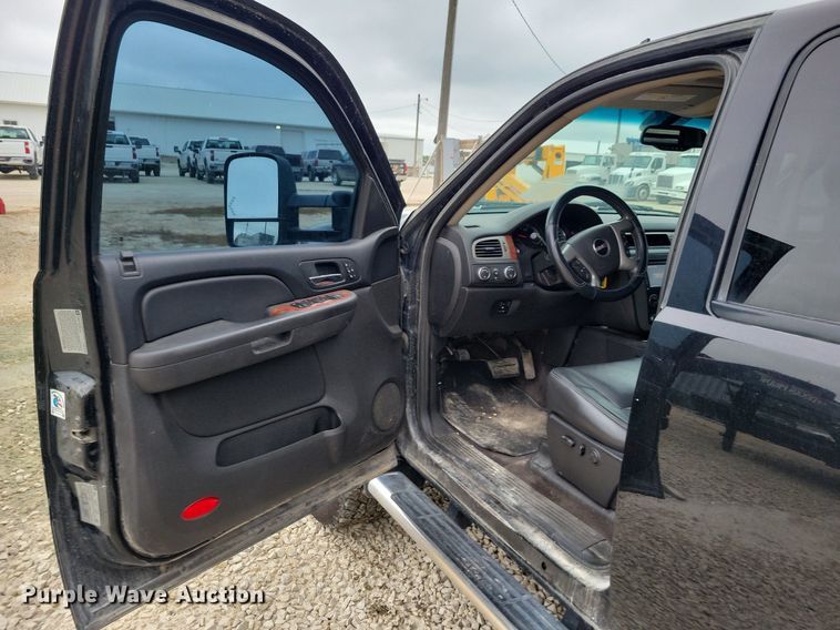 image for item DN6340 2013 GMC Sierra 3500HD  Crew Cab flatbed pickup truck with fuel delivery system