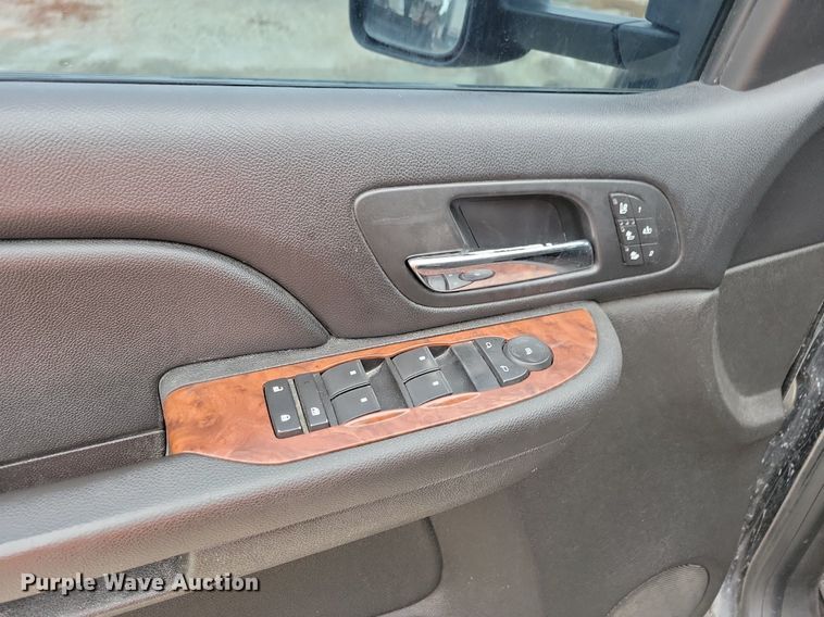 image for item DN6340 2013 GMC Sierra 3500HD  Crew Cab flatbed pickup truck with fuel delivery system