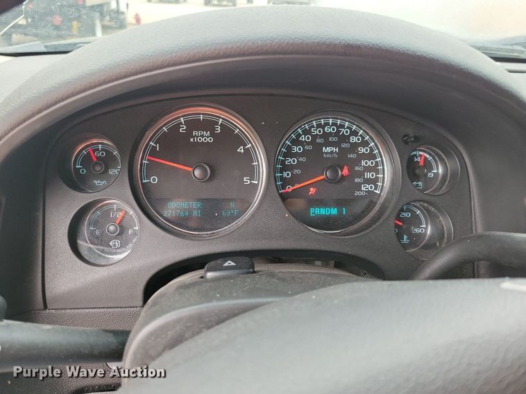 image for item DN6340 2013 GMC Sierra 3500HD  Crew Cab flatbed pickup truck with fuel delivery system