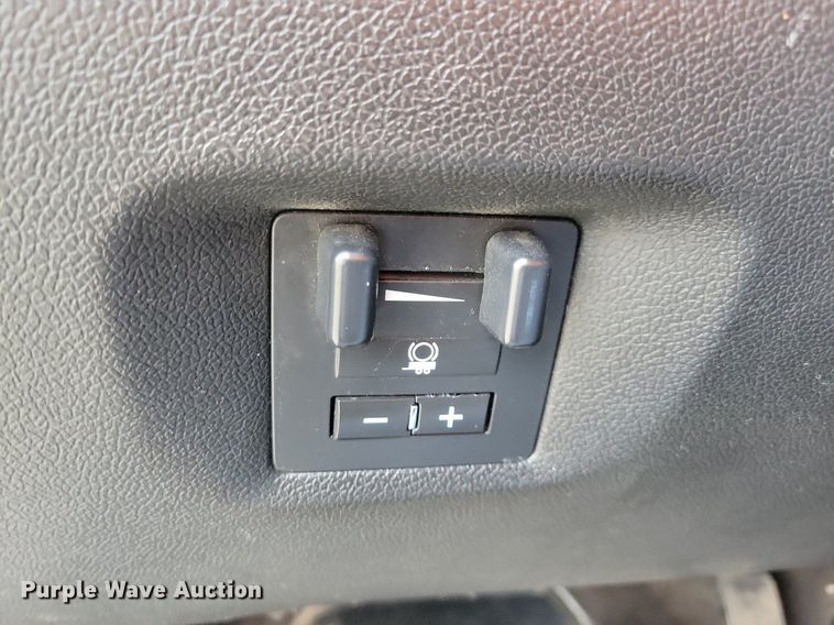 image for item DN6340 2013 GMC Sierra 3500HD  Crew Cab flatbed pickup truck with fuel delivery system