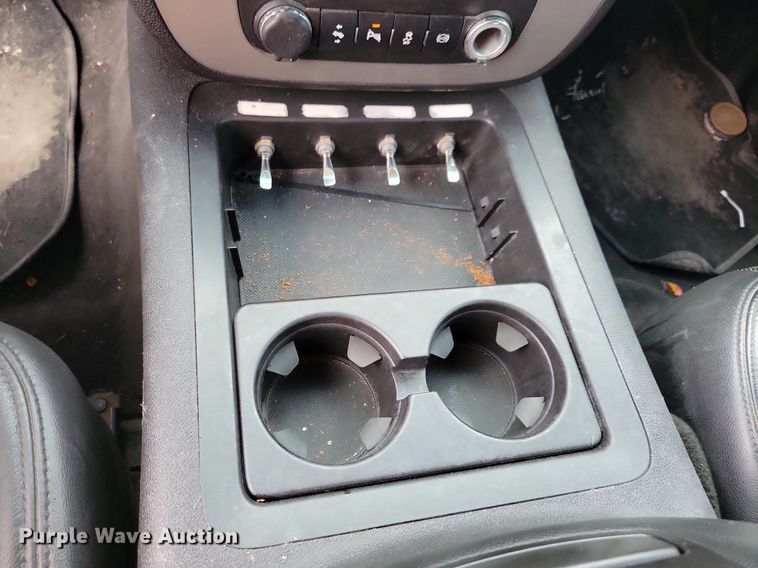 image for item DN6340 2013 GMC Sierra 3500HD  Crew Cab flatbed pickup truck with fuel delivery system