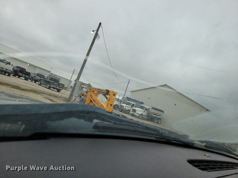 image for item DN6340 2013 GMC Sierra 3500HD  Crew Cab flatbed pickup truck with fuel delivery system