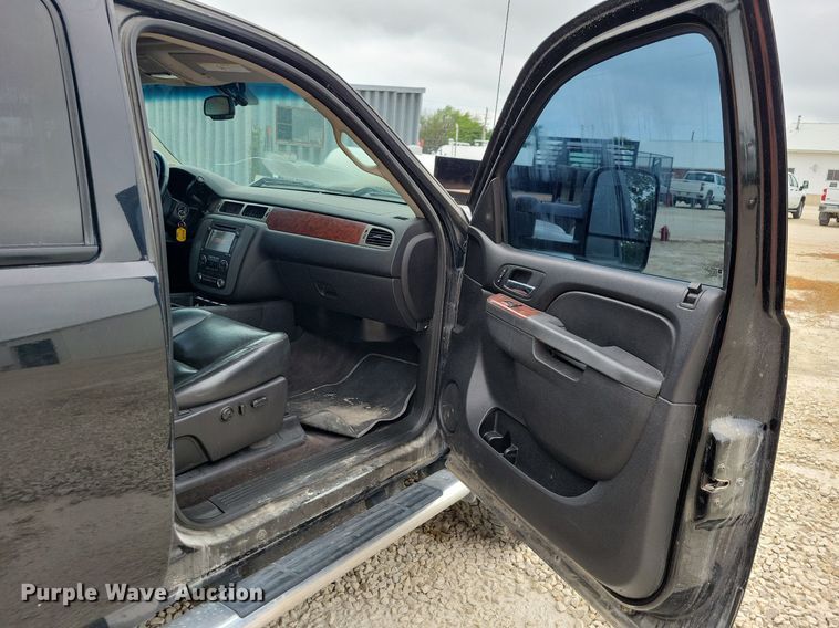 image for item DN6340 2013 GMC Sierra 3500HD  Crew Cab flatbed pickup truck with fuel delivery system