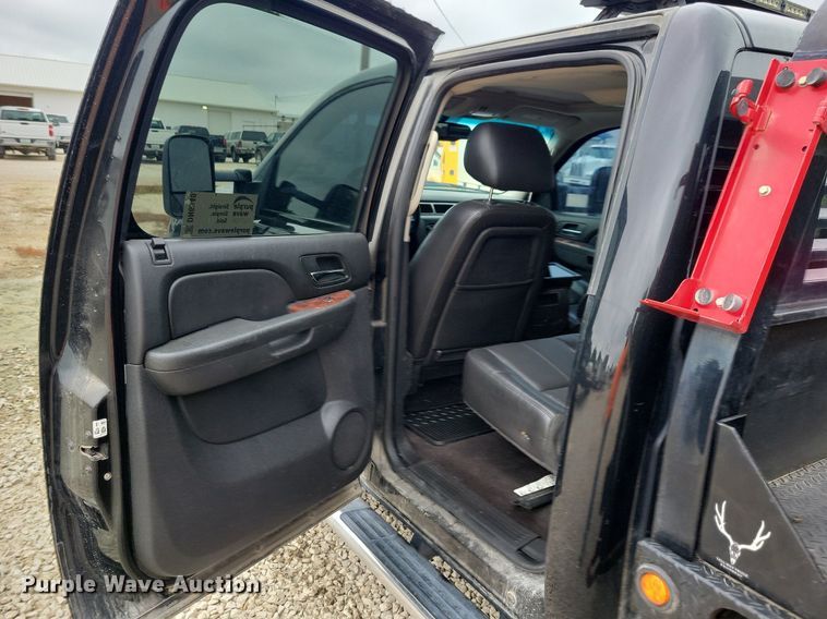 image for item DN6340 2013 GMC Sierra 3500HD  Crew Cab flatbed pickup truck with fuel delivery system