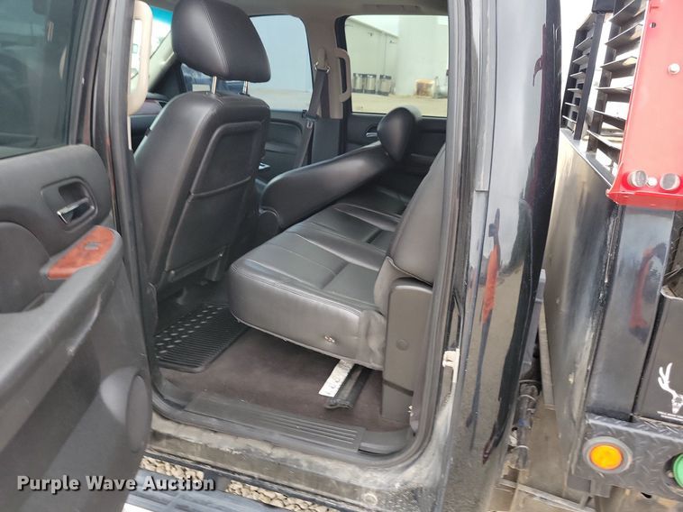 image for item DN6340 2013 GMC Sierra 3500HD  Crew Cab flatbed pickup truck with fuel delivery system