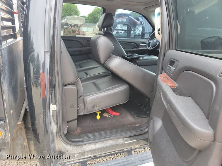 image for item DN6340 2013 GMC Sierra 3500HD  Crew Cab flatbed pickup truck with fuel delivery system