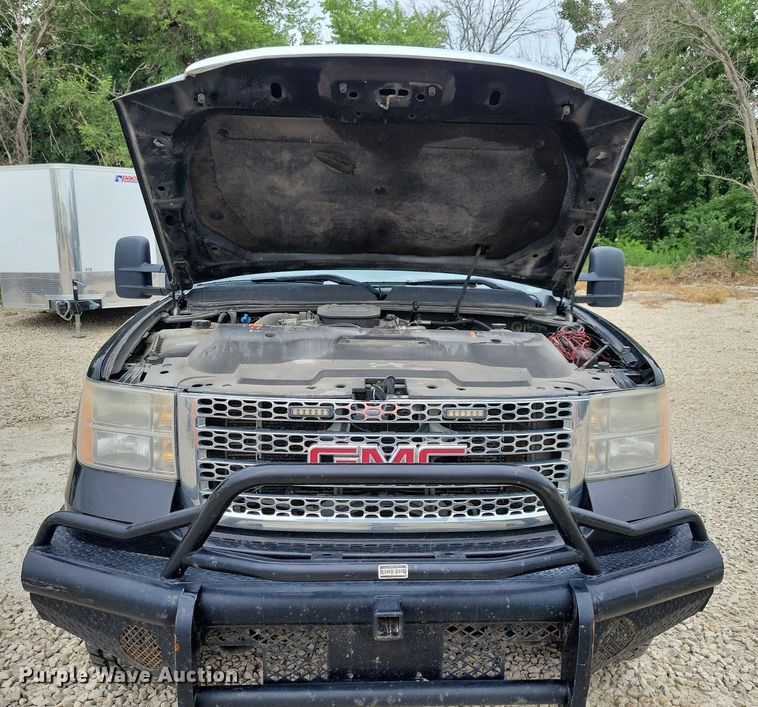 image for item DN6340 2013 GMC Sierra 3500HD  Crew Cab flatbed pickup truck with fuel delivery system