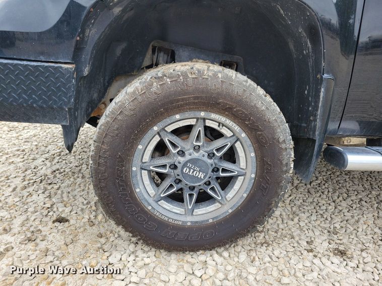 image for item DN6340 2013 GMC Sierra 3500HD  Crew Cab flatbed pickup truck with fuel delivery system