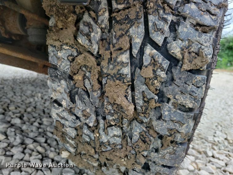 image for item DN6340 2013 GMC Sierra 3500HD  Crew Cab flatbed pickup truck with fuel delivery system