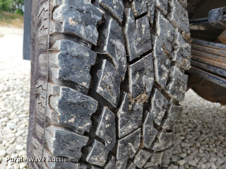 image for item DN6340 2013 GMC Sierra 3500HD  Crew Cab flatbed pickup truck with fuel delivery system