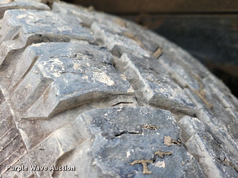 image for item DN6340 2013 GMC Sierra 3500HD  Crew Cab flatbed pickup truck with fuel delivery system