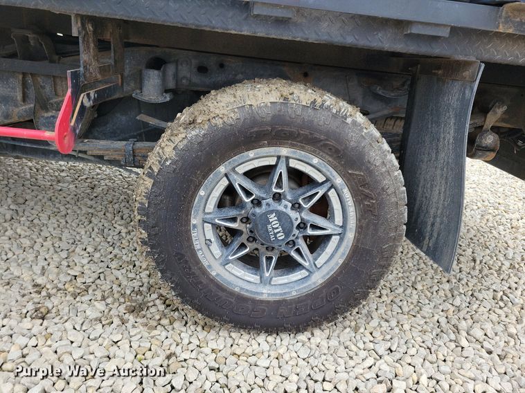 image for item DN6340 2013 GMC Sierra 3500HD  Crew Cab flatbed pickup truck with fuel delivery system