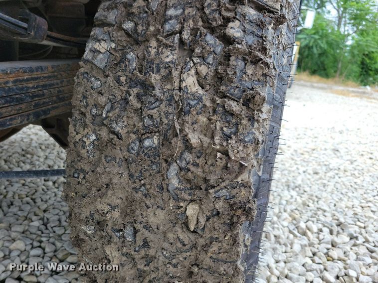 image for item DN6340 2013 GMC Sierra 3500HD  Crew Cab flatbed pickup truck with fuel delivery system