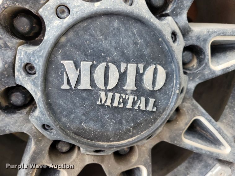 image for item DN6340 2013 GMC Sierra 3500HD  Crew Cab flatbed pickup truck with fuel delivery system