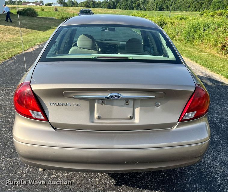 image for item DO2195 2002  Ford Taurus