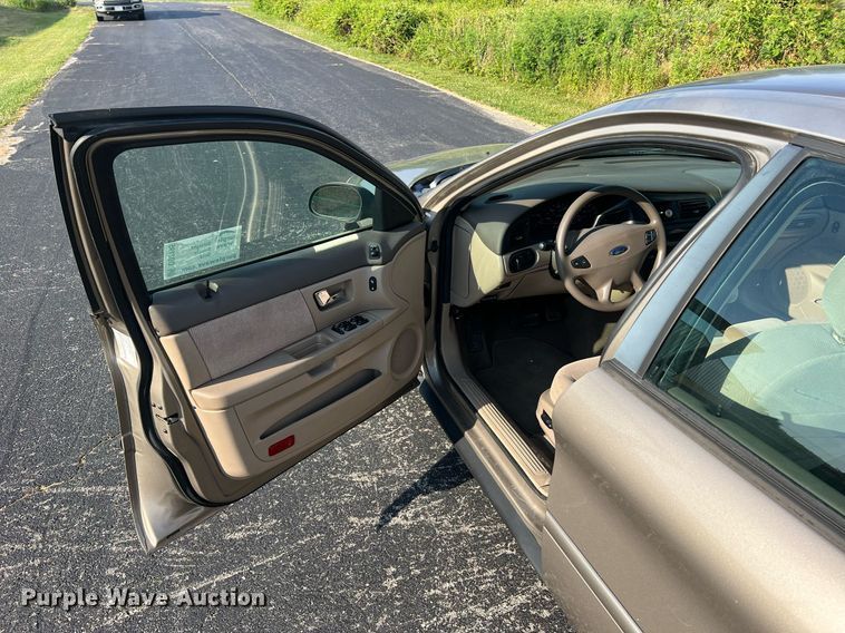 image for item DO2195 2002  Ford Taurus