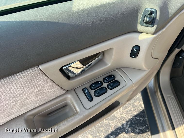 image for item DO2195 2002  Ford Taurus