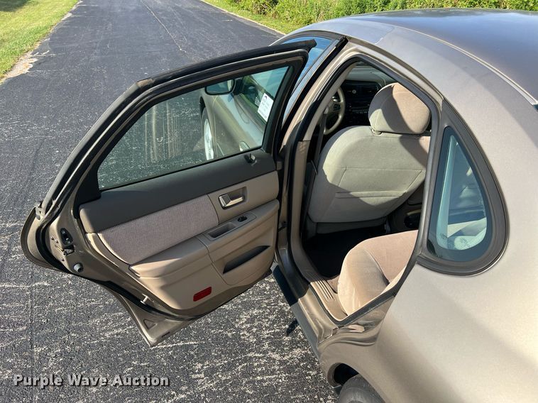 image for item DO2195 2002  Ford Taurus