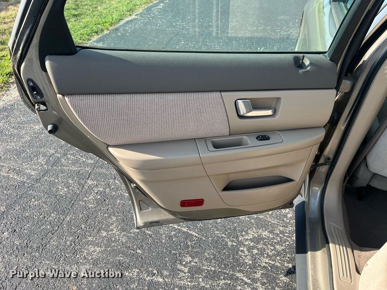 image for item DO2195 2002  Ford Taurus