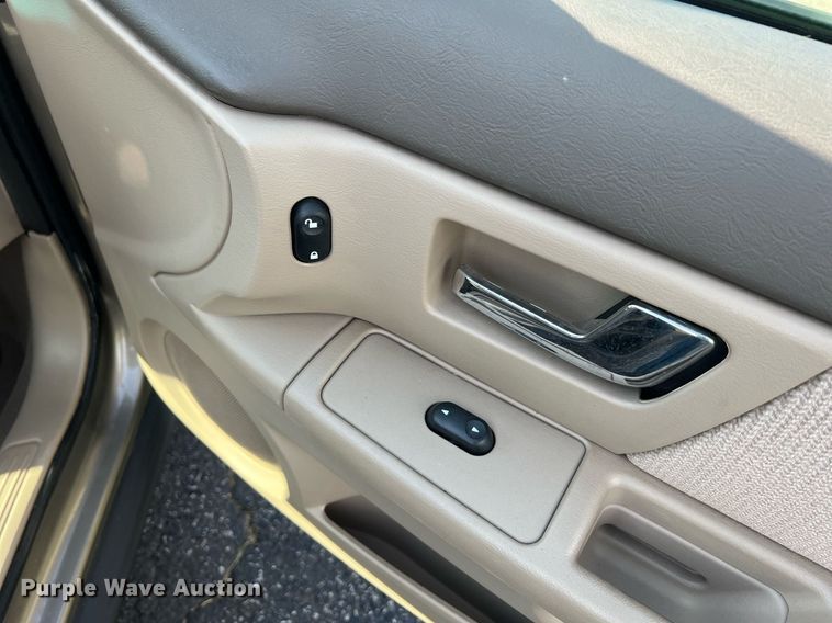 image for item DO2195 2002  Ford Taurus