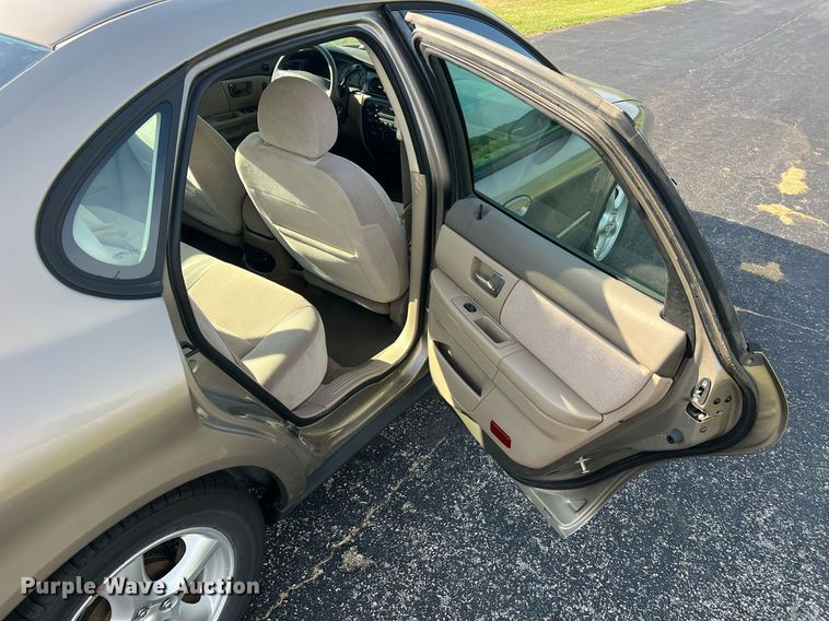 image for item DO2195 2002  Ford Taurus