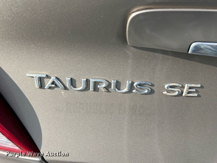 image for item DO2195 2002  Ford Taurus