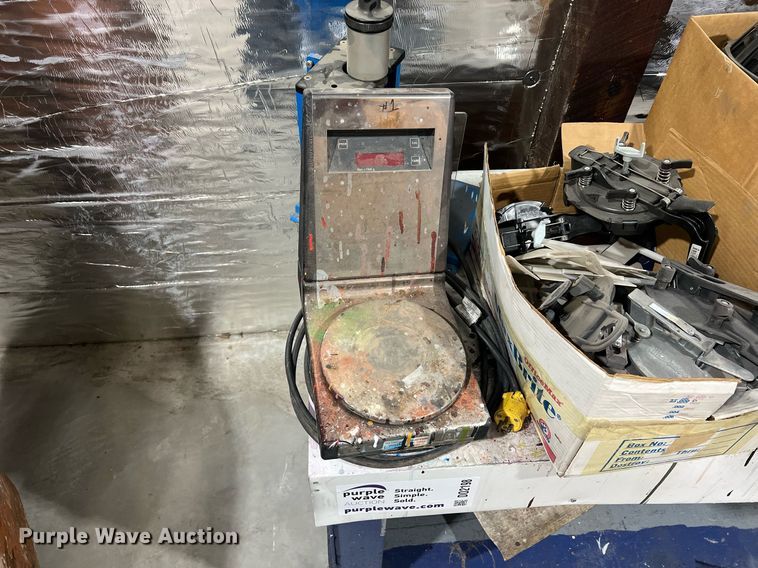 image for item DO2198 Automotive paint supplies