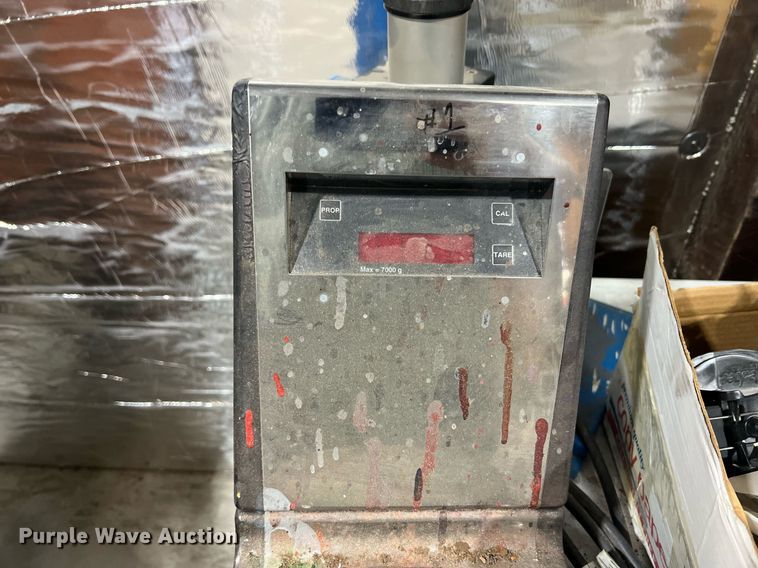 image for item DO2198 Automotive paint supplies