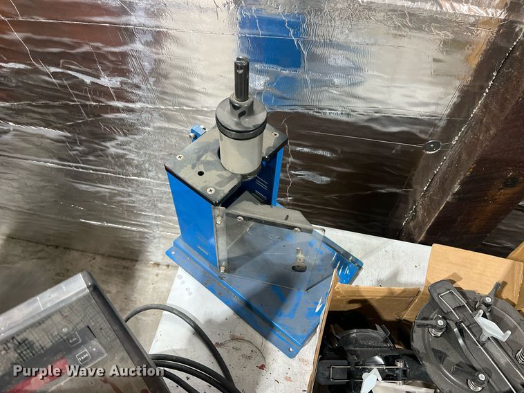 image for item DO2198 Automotive paint supplies