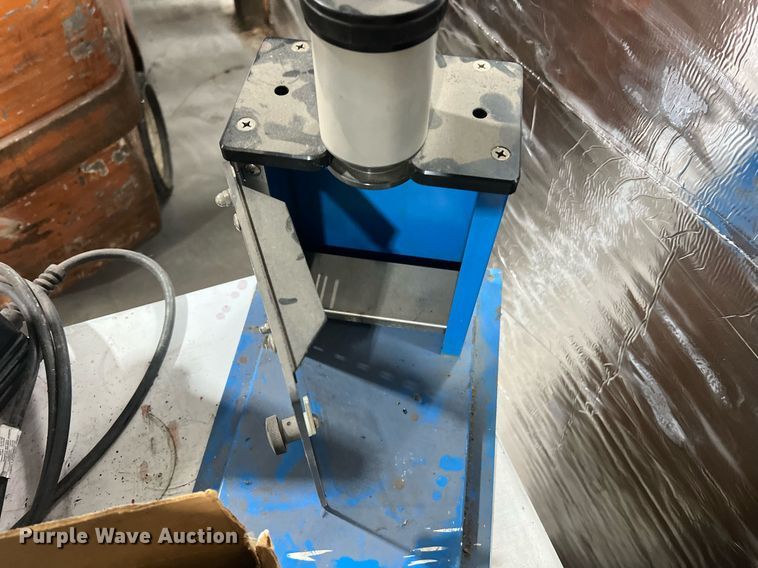 image for item DO2198 Automotive paint supplies