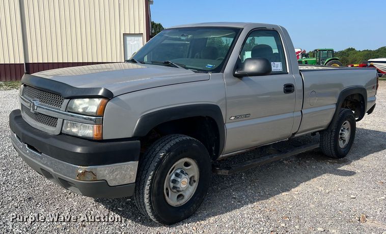 image for item DO2199 2004 Chevrolet Silverado 2500HD  pickup truck